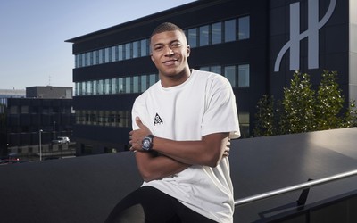 xingkong快讯-乌兹别克斯坦队核心伤愈复出即进球